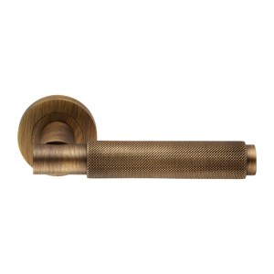 CARLISLE BRASSĀ® Varese Knurled Lever on Rose - Antique Brass