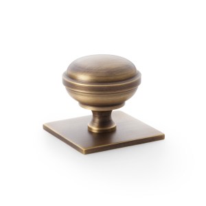 ALEXANDER & WILKSĀ® quantock cupboard knob 38mm on square backplate antique brass