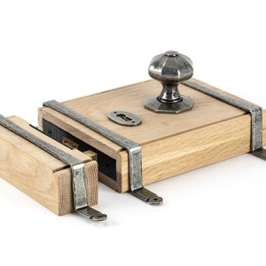 FROM THE ANVILĀ® Pewter Oak Box Lock & Octagonal Knob Set