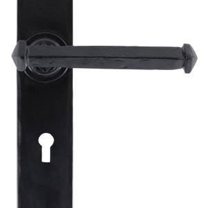 FROM THE ANVILĀ® Black Tudor Lever Lock Set